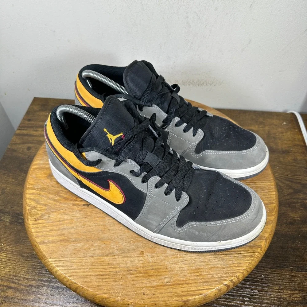 Jordan 1 Low SE Black University Vivid Orange FN7308-008 Mens Size 11